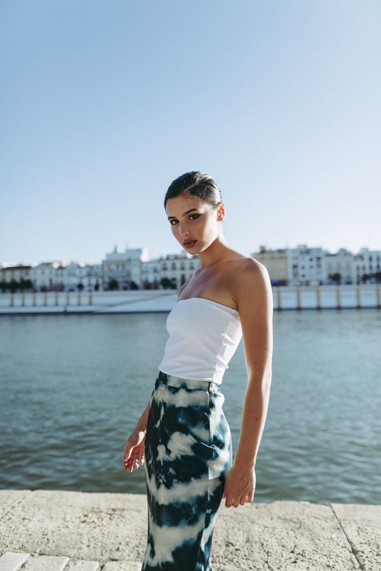 FALDA MIDI SATINADA ESTAMPADA TIE DYE - Imagen 4