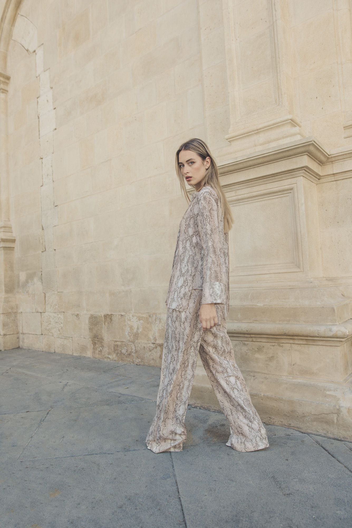 PANTALÓN ESTAMPADO ANIMAL - Imagen 3