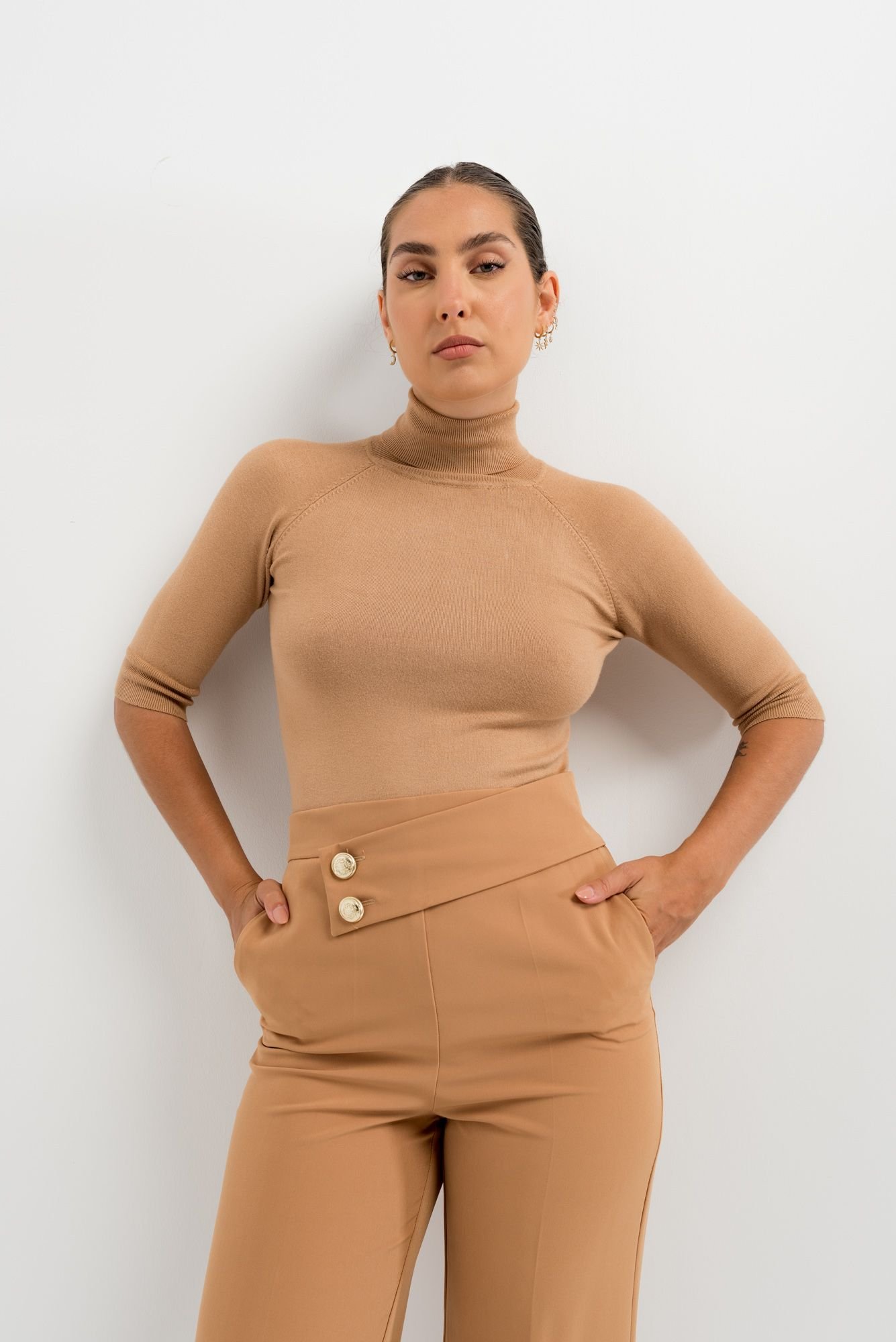 PANTALÓN CROPPED BOTONES DORADOS - Imagen 4