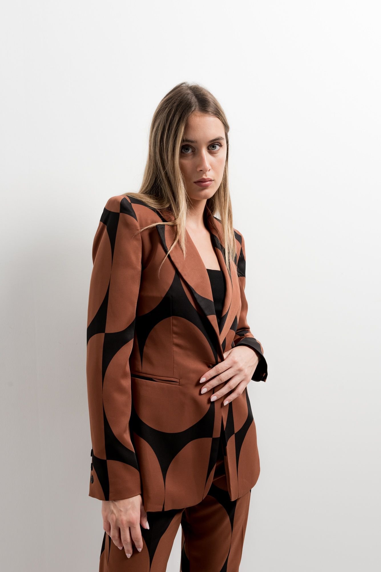 PANTALÓN ESTAMPADO GEOMETRICO - Imagen 2