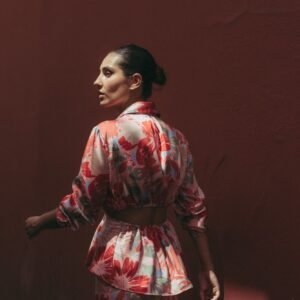 CAMISA ESTAMPADA CUT OUT