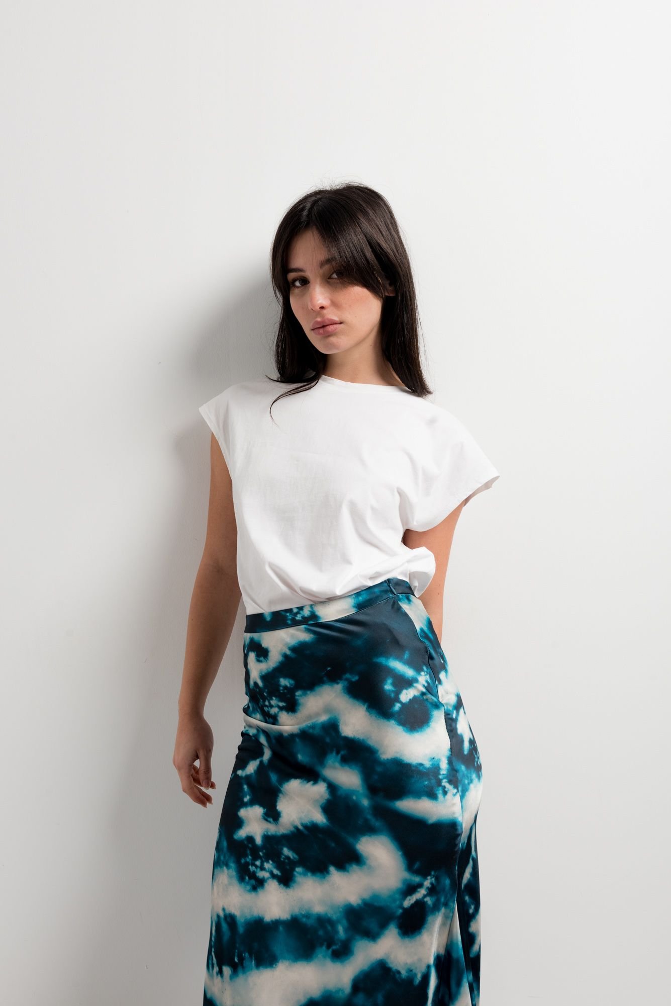 FALDA MIDI SATINADA ESTAMPADA TIE DYE - Imagen 2