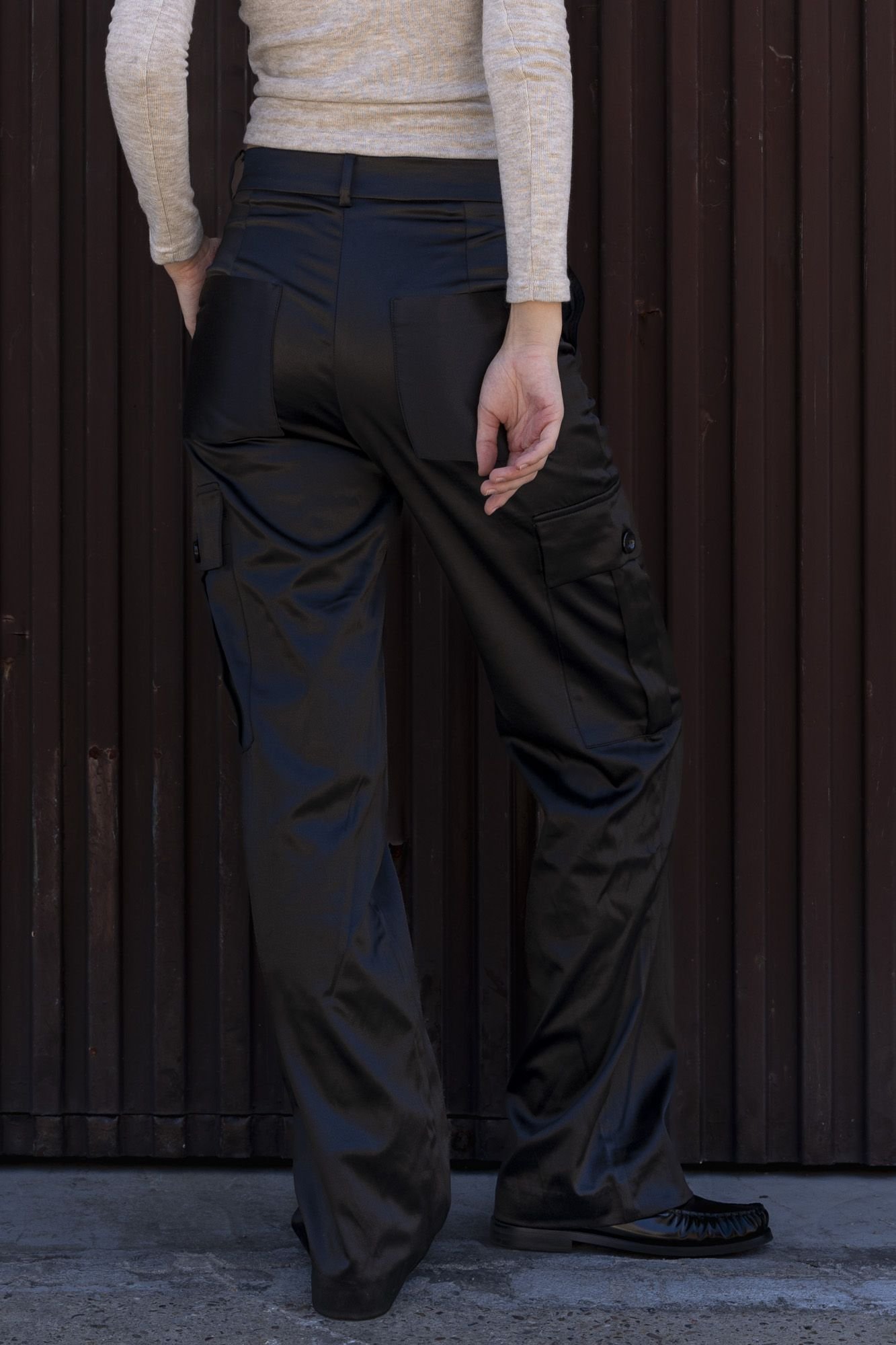 PANTALON SATINADO CARGO - Imagen 5