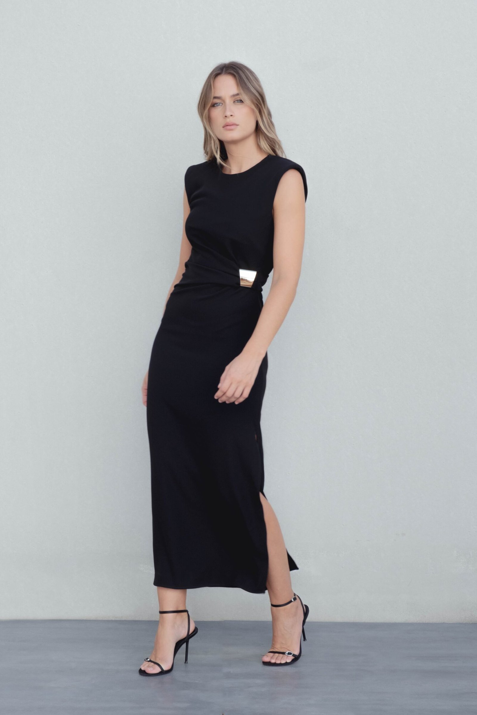 VESTIDO MIDI APLIQUE DORADO - Imagen 2