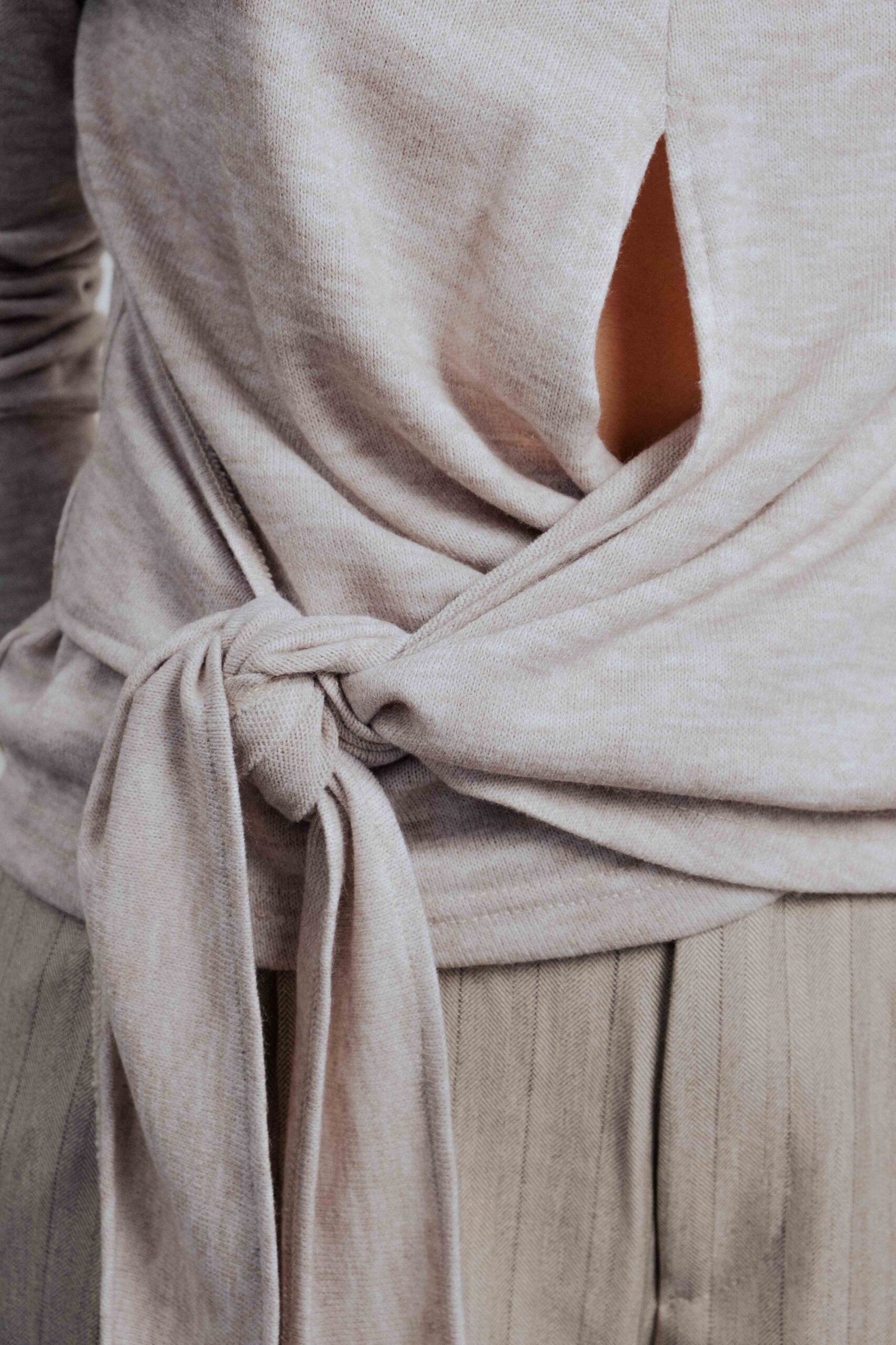 CAMISETA CON NUDO - Imagen 2