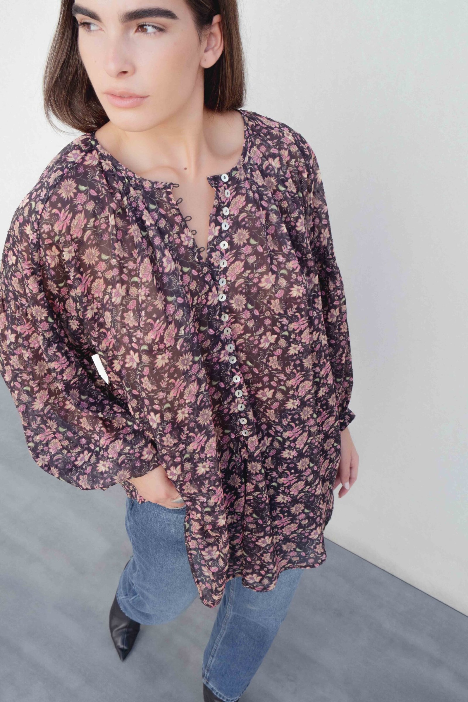 BLUSA SEMITRANSPARENTE ESTAMPADA - Imagen 3