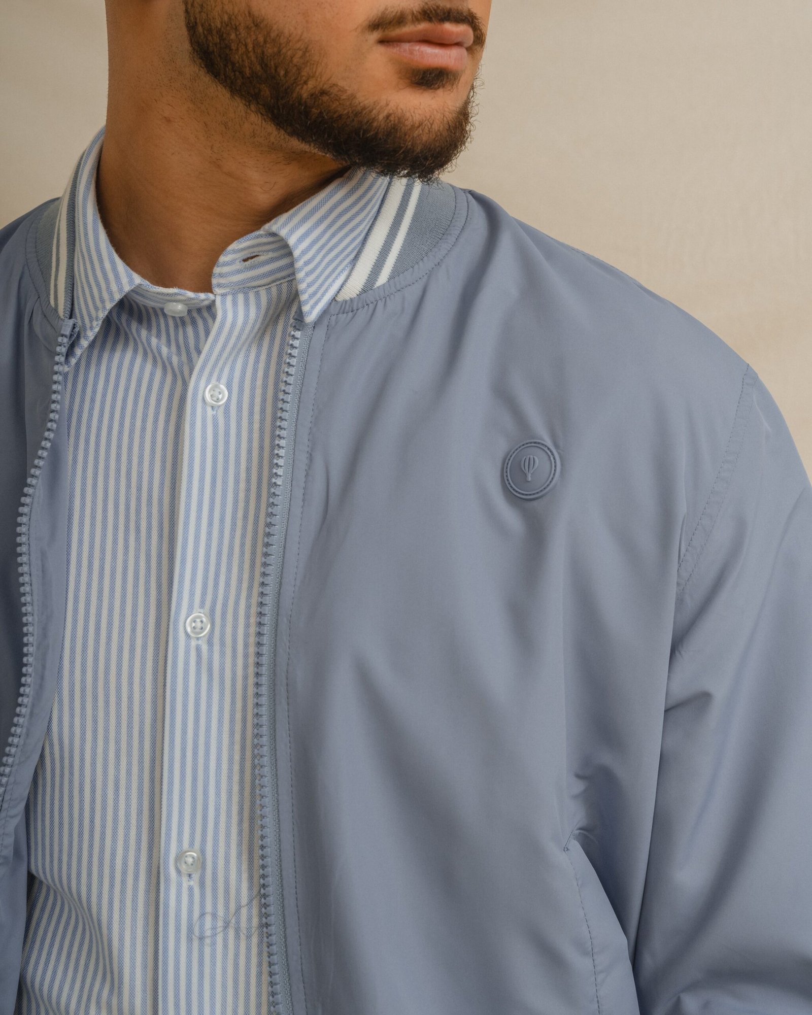 CAZADORA BOMBER LIGERA CELESTE - Imagen 2