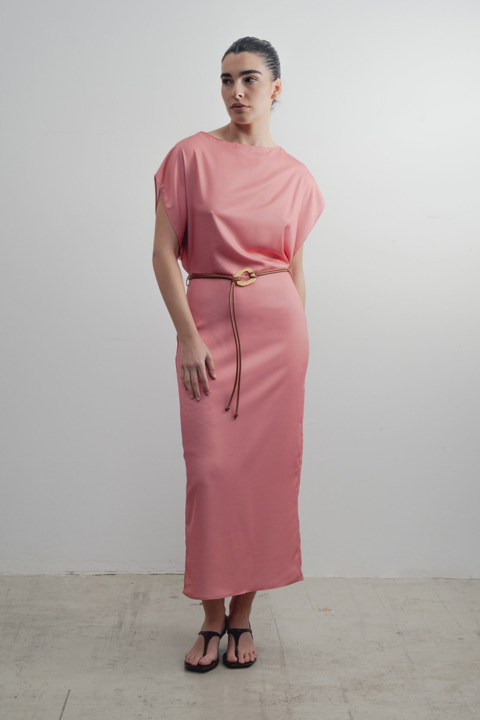 VESTIDO MIDI SATINADO CINTURÓN - Imagen 2