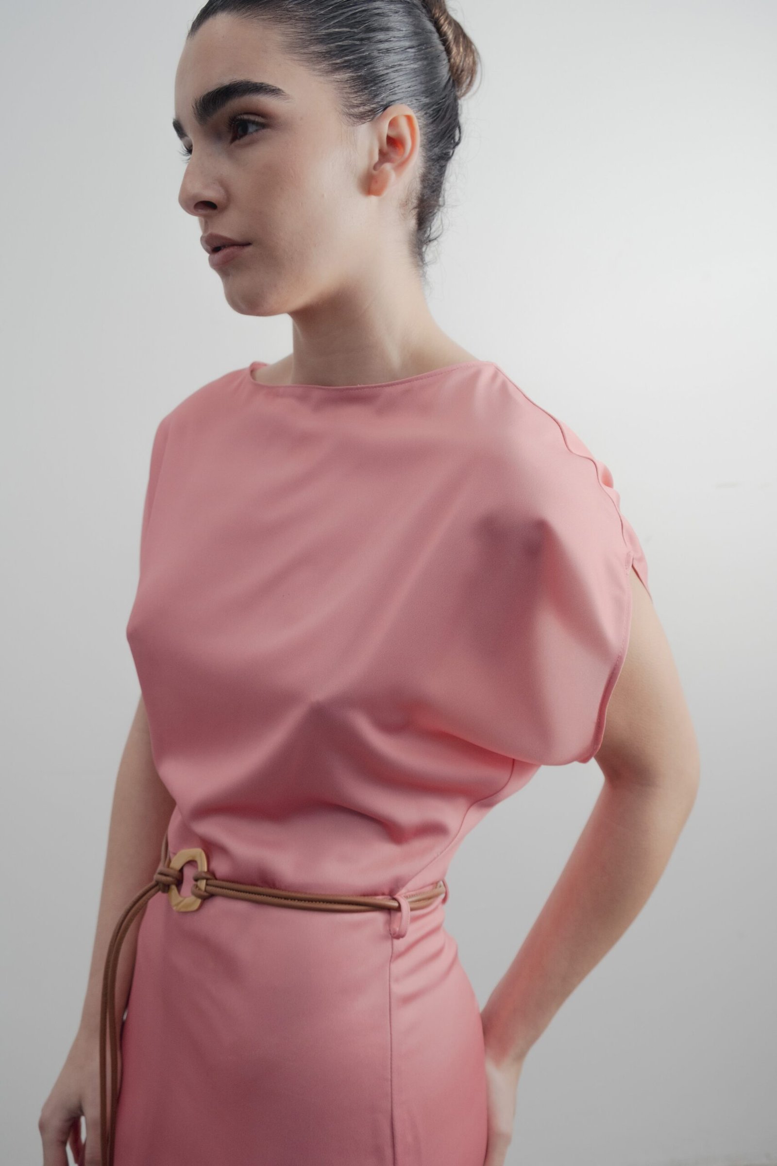 VESTIDO MIDI SATINADO CINTURÓN