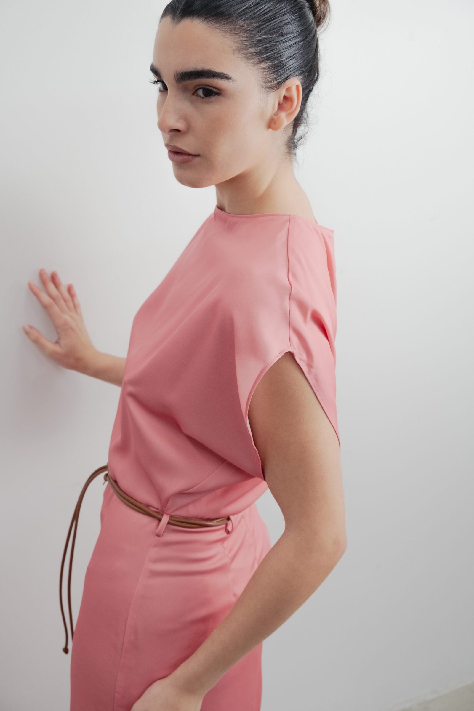 VESTIDO MIDI SATINADO CINTURÓN - Imagen 4