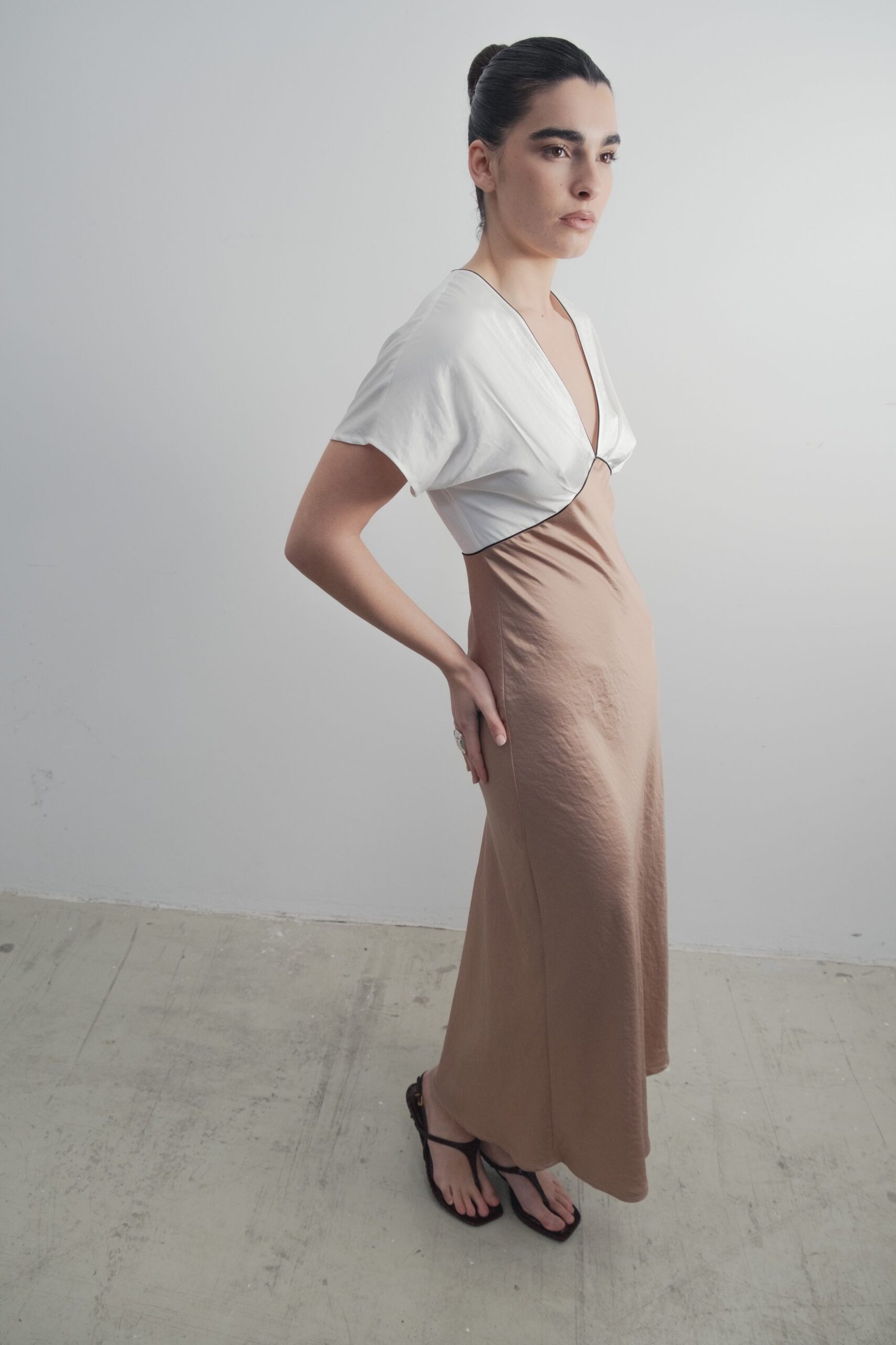 VESTIDO SATINADO VIVOS CONTRASTE