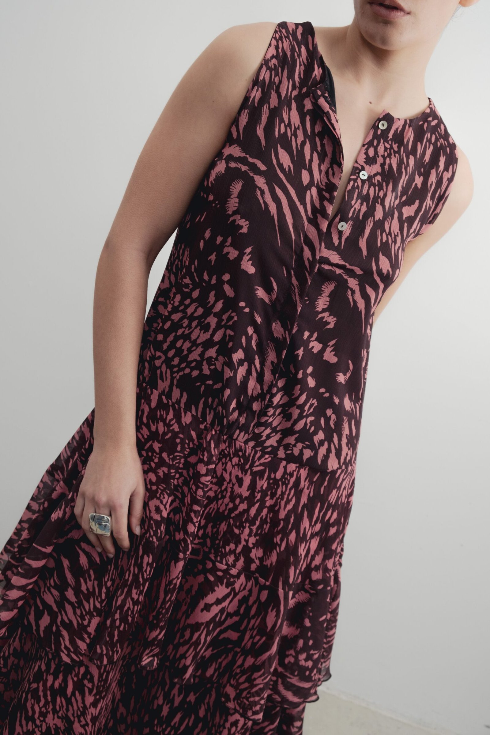 VESTIDO LARGO VOLANTES ESTAMPADO - Imagen 2